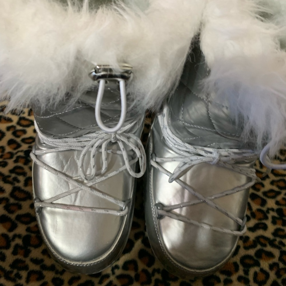Boots - Picture 6 of 7